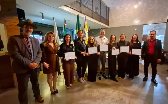 Rotary Cango celebra 22 anos e recebe 3 novos associados em Francisco Beltrão
