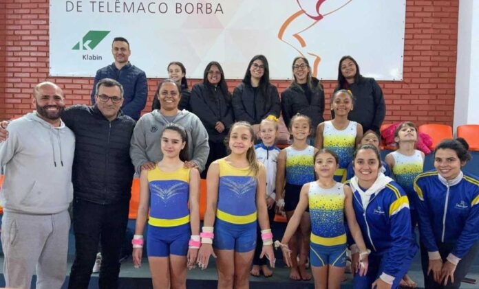 Academia de Ponta Grossa leva literatura aos Campos Gerais em encontro cultural em Telêmaco Borba