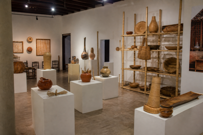 Casa da Cultura de Colombo exibe 30 anos de arte em bambu e cerâmica