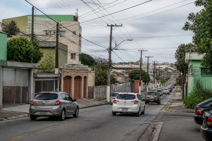 Colombo quer prazos claros da Sanepar e fiação subterrânea em 8 ruas
