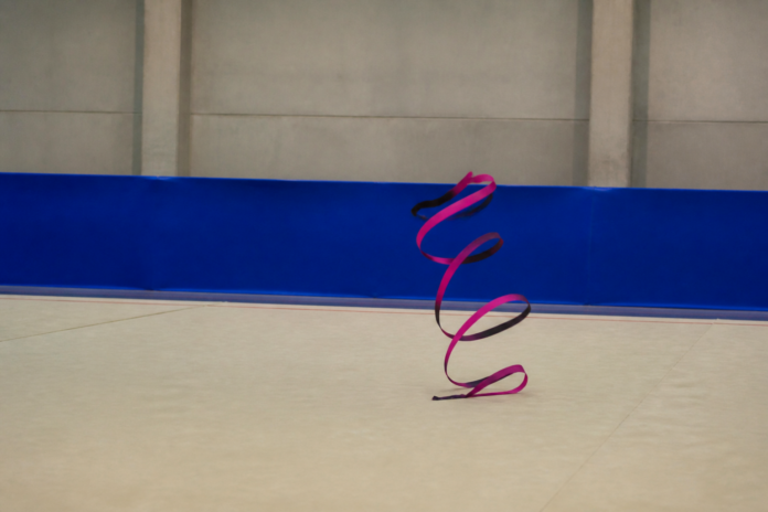 Ginasta de Campo Largo conquista primeira medalha em torneio regional de ginástica rítmica