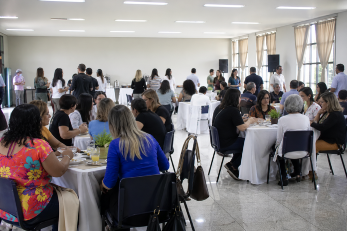 Arapongas homenageia profissionais de Educação Física com café da manhã