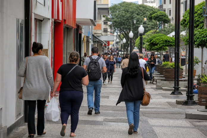 Visita guiada no centro lembra trajetória de Faris Michaele em Ponta Grossa