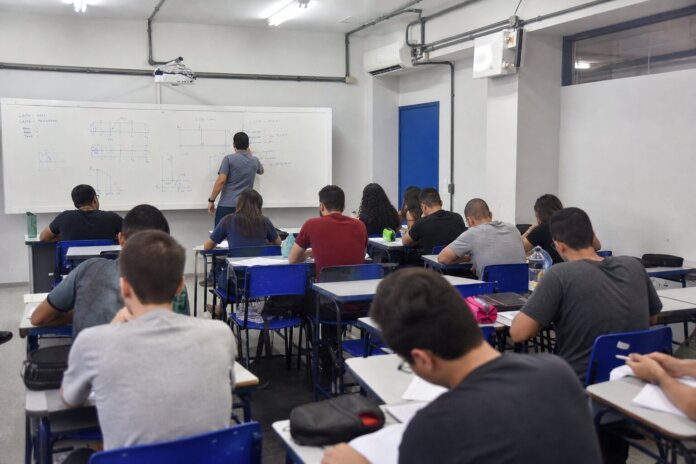 Senai oferece bolsa de R$ 858 para cursos técnicos gratuitos: veja como se inscrever