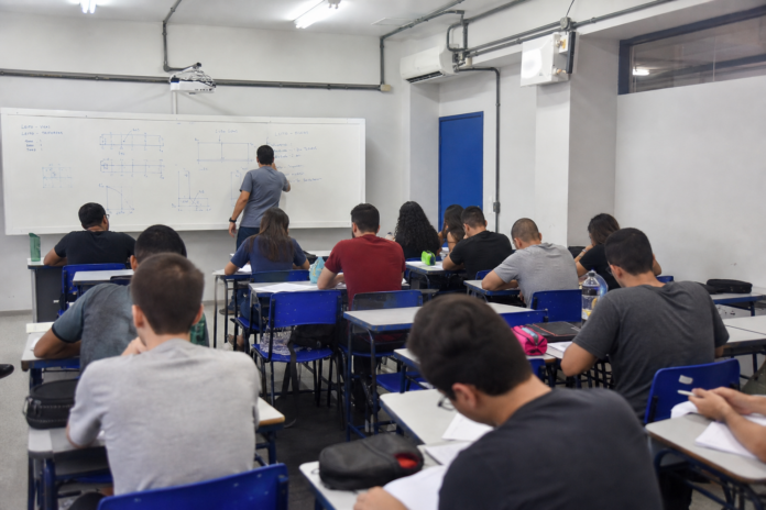Senai oferece bolsa de R$ 858 para cursos técnicos gratuitos: veja como se inscrever