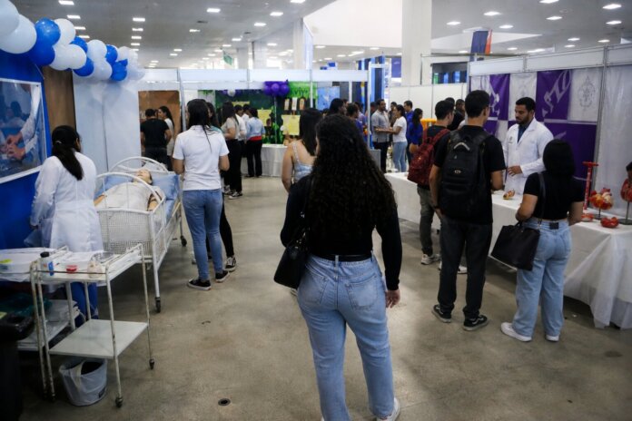 Planeta PUCPR traz 100 oficinas gratuitas para jovens escolher carreira: veja quando