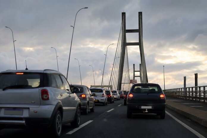 Ponte da Integração libera carros de passeio em horário restrito em Foz do Iguaçu
