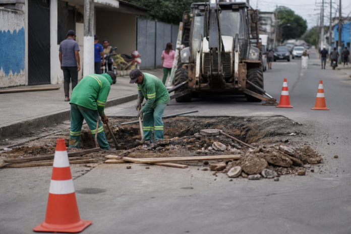 Chuva de 82 mm abre buraco no Centro, Rua Desembargador Westphalen interditada até sexta