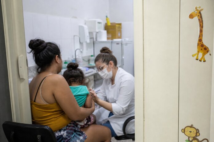 Campanha de vacinação infantil no Paraná termina com 400 mil doses aplicadas