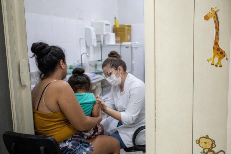 Campanha de vacinação infantil no Paraná termina com 400 mil doses aplicadas