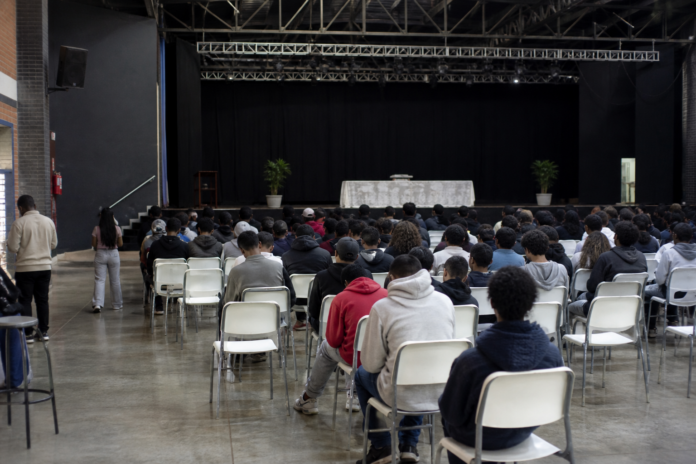 877 alunos do 5º ano de Umuarama se formam no Proerd