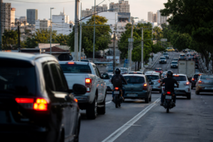 Paranaguá usa carreta com câmeras para analisar trânsito em ruas estratégicas