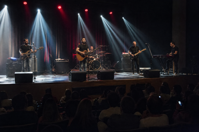 Russell Allen traz show acústico exclusivo a Curitiba no Hard Rock Cafe