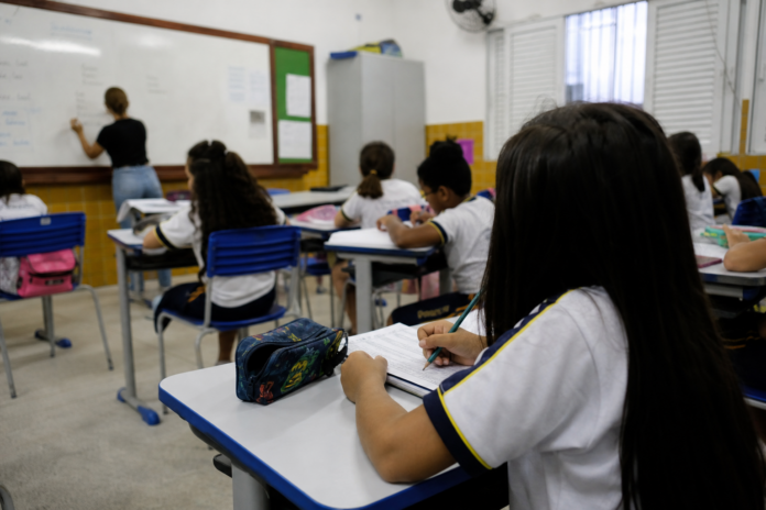 Arapongas equipa sala de educação especial, Cambé abre inscrições para Natal Iluminado