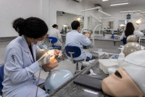 Odontologia da Unipar oferece orientações sobre saúde bucal na Apae de Umuarama
