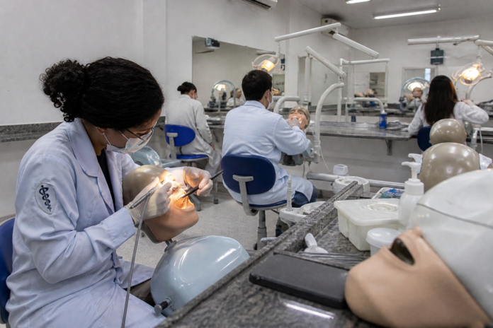 Odontologia da Unipar oferece orientações sobre saúde bucal na Apae de Umuarama