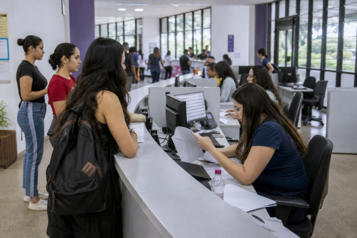 Unicentro abre 5 vagas para bolsistas do Verão Maior Paraná: inscrições até 9 de setembro