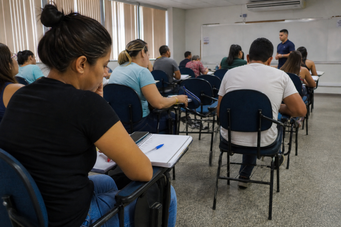 Foz do Iguaçu abre vagas em cursos gratuitos de beleza e artesanato