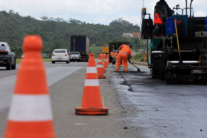 BR-277 e PR-466 têm obras com bloqueios e desvios nesta quarta