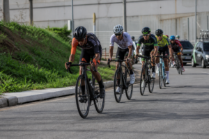 Arapongas fatura 8 pódios em etapa do Paranaense de ciclismo em Colombo