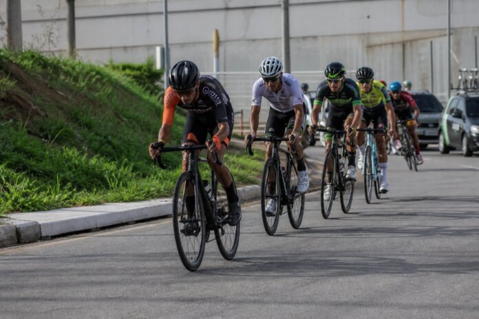 Arapongas fatura 8 pódios em etapa do Paranaense de ciclismo em Colombo