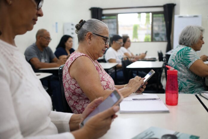 Foz do Iguaçu abre 40 vagas em curso de tecnologia para maiores de 60 anos