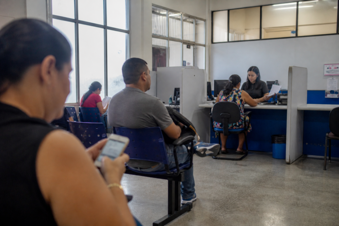 Colombo capacita servidores em espanhol para atendimento ao público