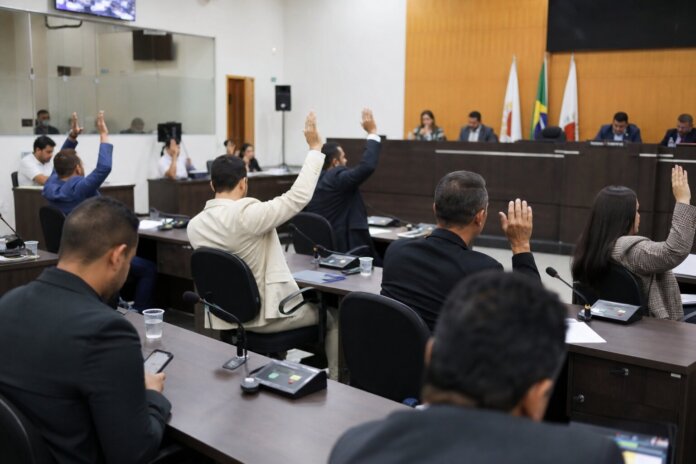 Câmara de Colombo aprova 4 projetos e encaminha 10 demandas ao município