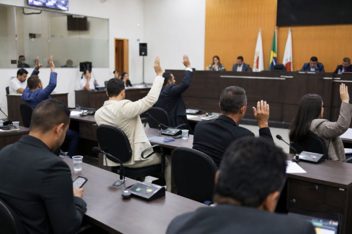 Câmara de Colombo aprova 4 projetos e encaminha 10 demandas ao município
