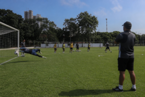 Diego Caito faz teste nesta quarta para jogar o Gre-Nal 454 na quinta