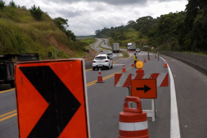 BR-376 tem faixa bloqueada quinta e sexta em São José dos Pinhais para obra na marginal