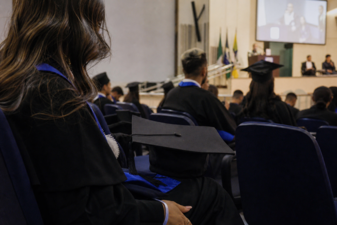 Unipar forma 356 novos profissionais em Guaíra e mais 24 cidades