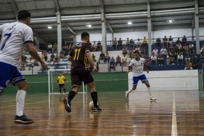 Futsal masculino em Rolândia avança para mata-mata com vitórias na primeira rodada