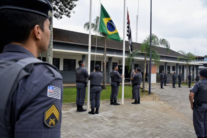 Colégio Sagrados Corações leva 68 alunos ao 2º BPM para inaugurar Semana da Pátria