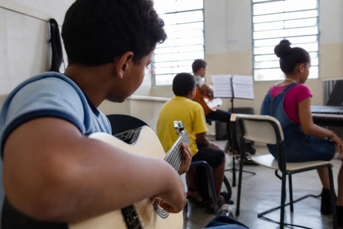 Incubadora de Música de Londrina abre inscrições com 20 vagas em musicalização infantil