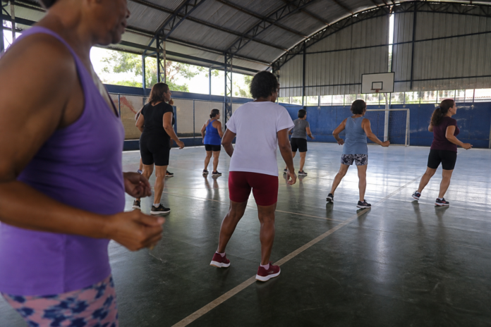 Grupo de atividade física se reúne toda quarta na ATI do Jardim Parigot