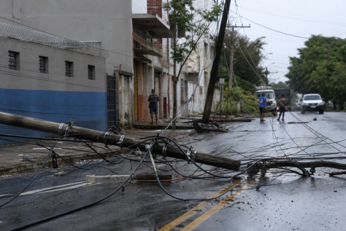 Copel mobiliza 60 profissionais para restabelecer energia em Cianorte após temporal