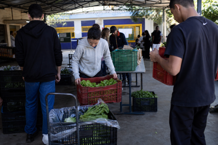 Fazenda Rio Grande troca recicláveis e óleo por frutas e verduras em setembro