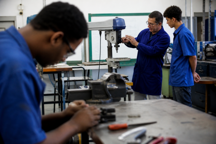 Ponta Grossa abre inscrições para cursos gratuitos de eletricidade e soldagem