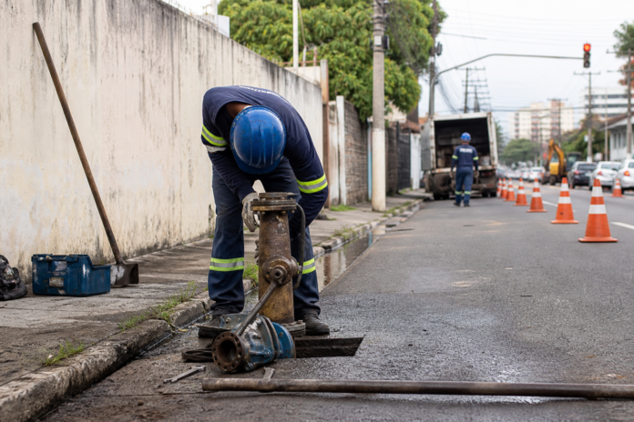 Rompimento de adutora deixa 9 bairros de Cascavel sem água nesta quinta