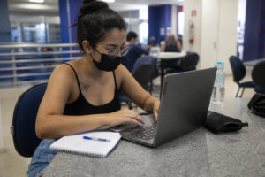 Plataforma gratuita oferece correção automática de redação para quem estuda para o Enem