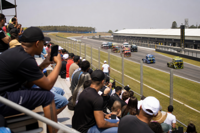 Fórmula Truck em Cascavel arrecada ingressos para Uopeccan