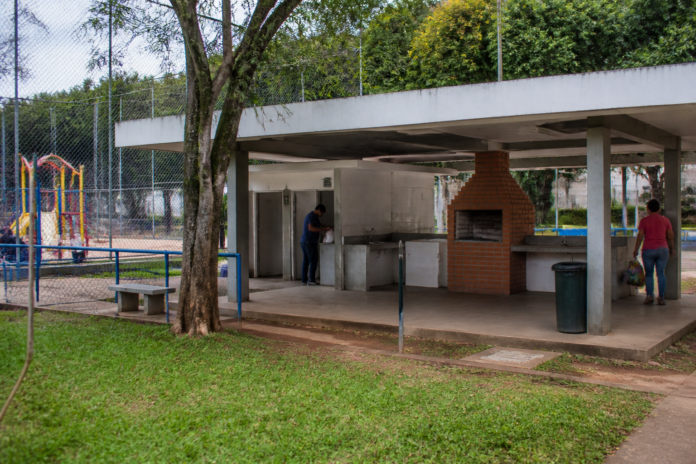 Porto Mendes recebe novas churrasqueiras, pias e ampliação de estacionamento