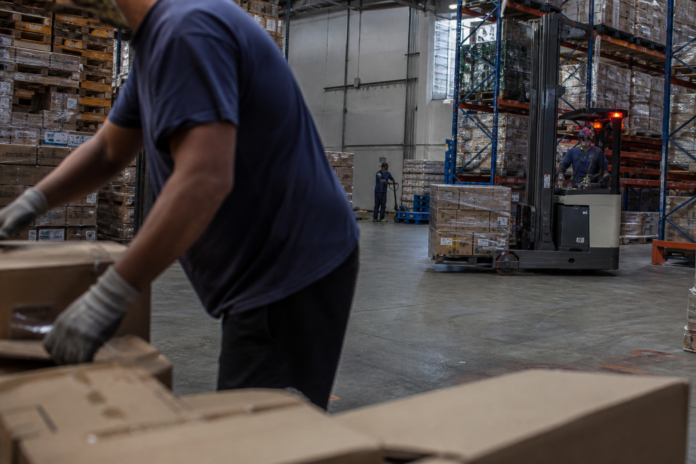 Amazon abre primeiro centro de distribuição do Paraná em São José dos Pinhais com 708 empregos