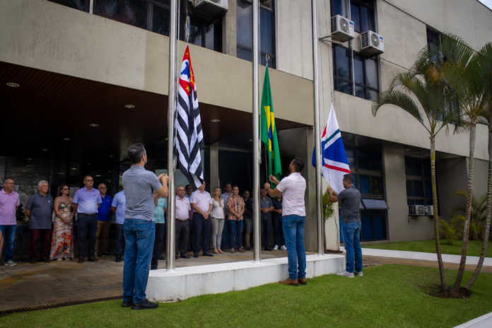 Rolândia celebra Semana da Pátria com apresentações de escolas e hasteamento de bandeiras