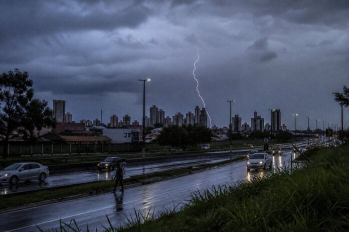 Copel reforça equipes para temporais com ventos de até 70 km/h no Paraná
