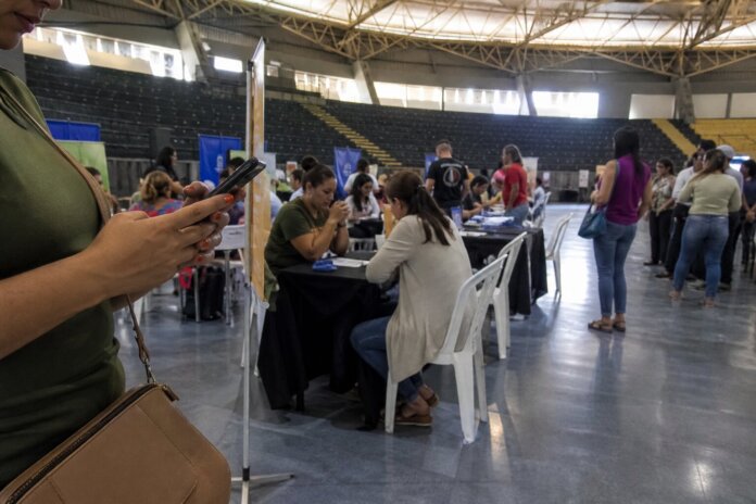 47 empresas recrutam em Londrina, Feira de Emprego Conecta Norte oferece mil vagas
