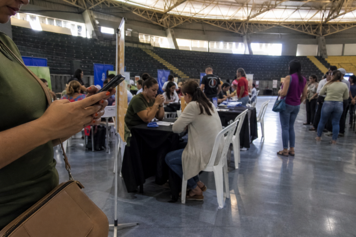 47 empresas recrutam em Londrina, Feira de Emprego Conecta Norte oferece mil vagas