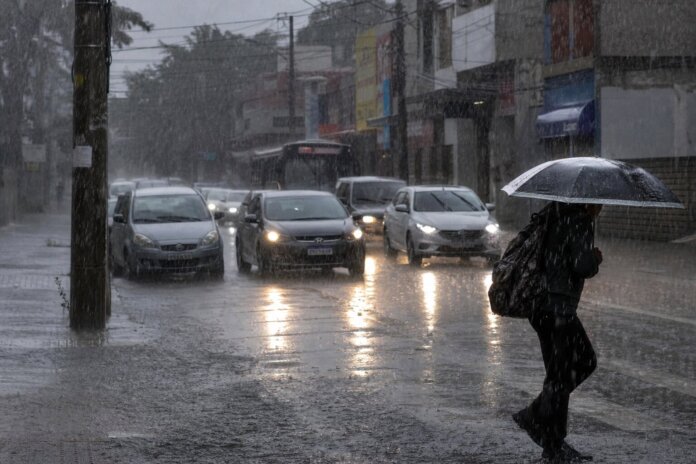 Paranavaí pode receber mais de 30 mm de chuva segunda e terça-feira