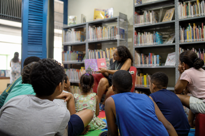 Feira do Livro de Foz do Iguaçu abre com 80 atividades gratuitas para crianças
